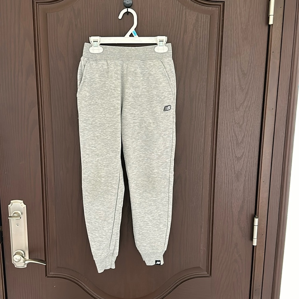 3/$25 New Balance Boys Gray Fleece Jogger Sweatpants Drawstring Size S 8Y